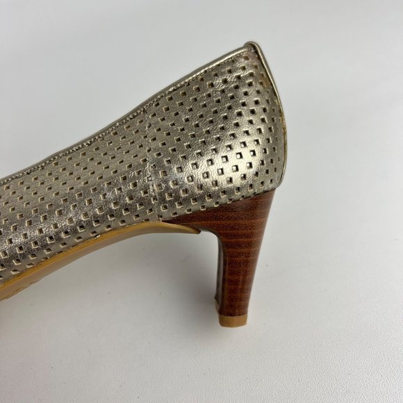 Stuart Weitzman Womens Perforated Leather Pumps Gold Metallic Laser Cut size 7.5 - Picture 10 of 16